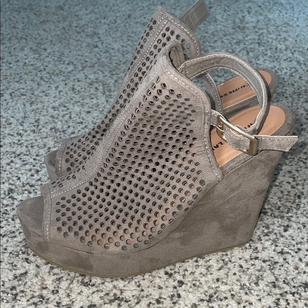 Chinese Laundry Taupe/gray Wedge Sandals size 8